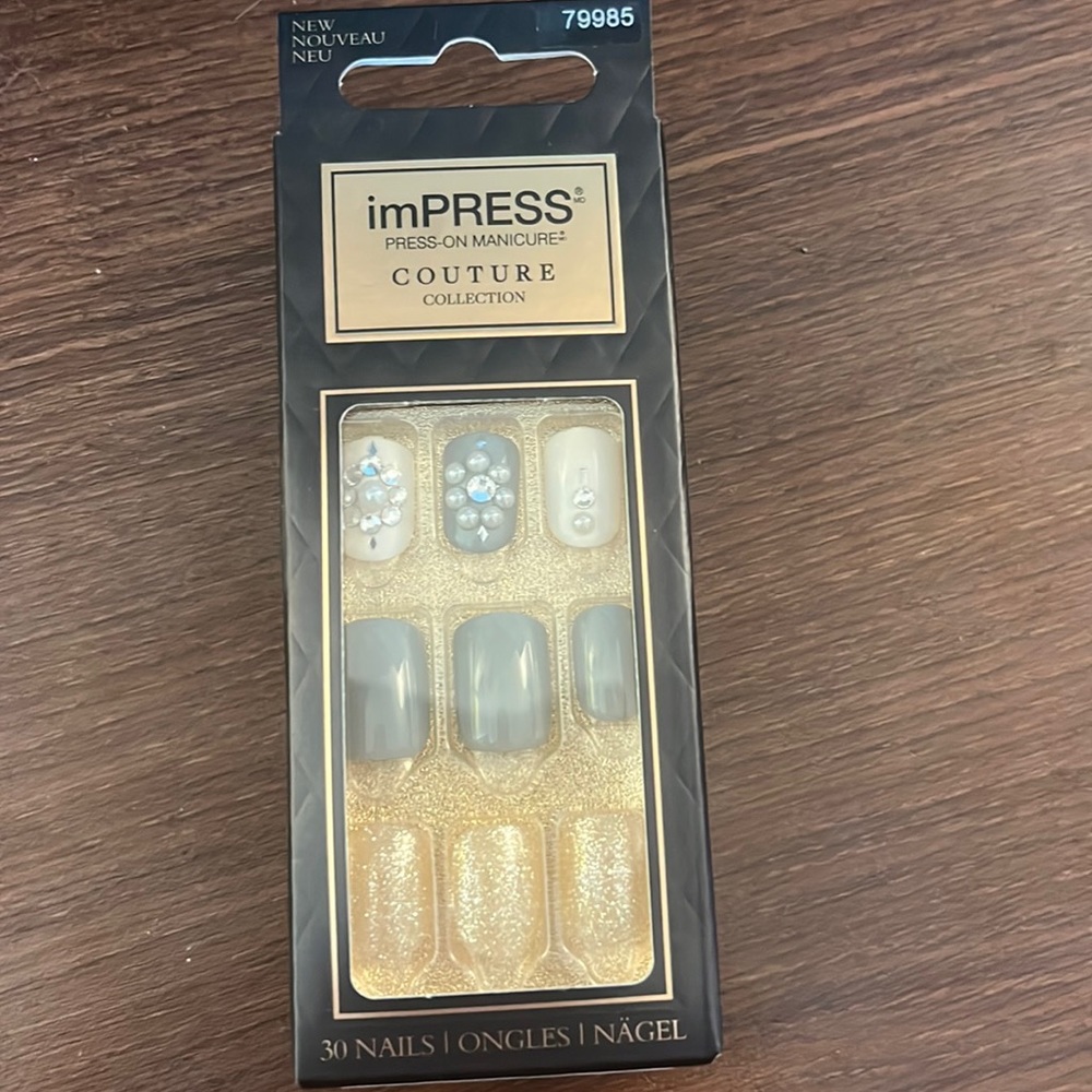 NWT: ImPress Couture Press-on Nails, Short square